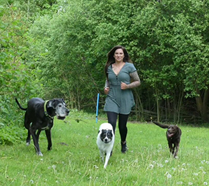 Janina Ludwig mit Hunden